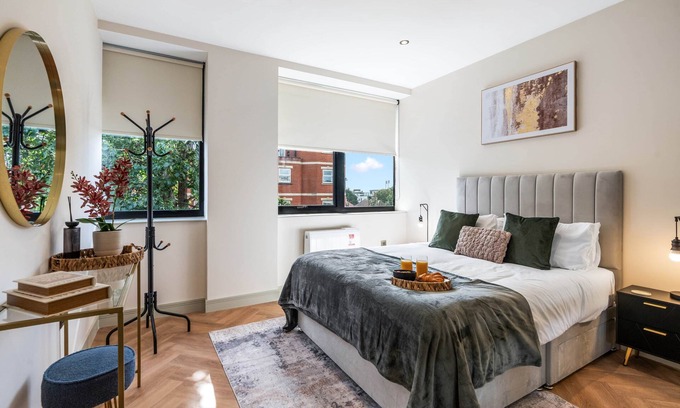 Hove Apartment | Stylish Escape to the Luxe Suite: with parking!