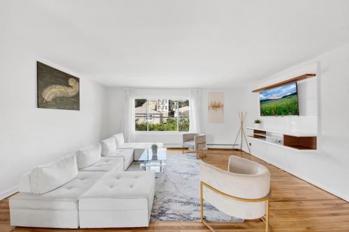 Southeast Yonkers House | Stylish Escape with Game Room, Balcony and Free Parking