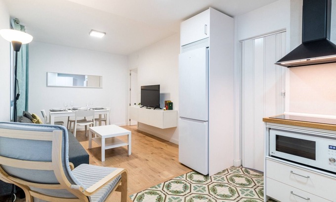 Plaza de Toros-Doctores-San Lazaro Apartment | Stylish Family Apartment with Free Parking in Granada