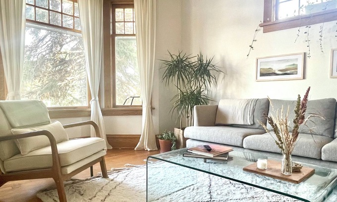 Moose Jaw House | Stylish & Family Friendly Character Home