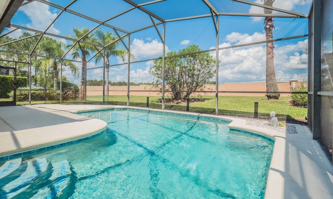 Calabay Parc House | Stylish Family Villa Poolside Paradise Near Parks