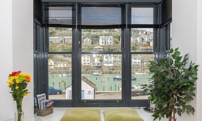 Looe House | Stylish first floor apartment in the heart of the town with lovely river views.