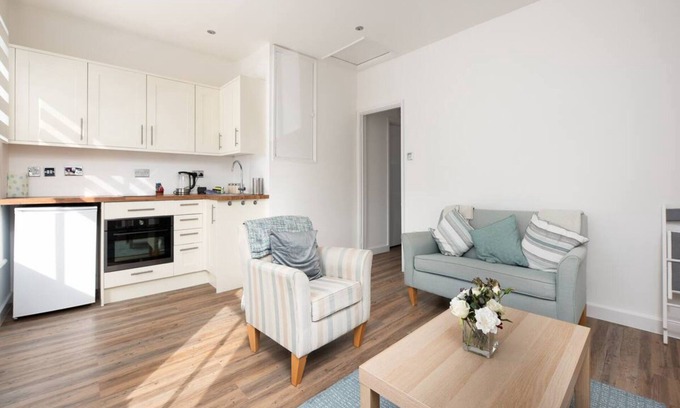 Twyford Apartment | Stylish Flat, Centrally Located I Pass The Keys
