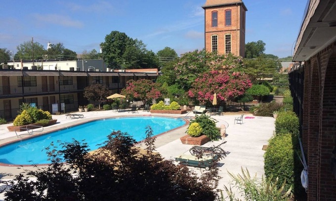 Durham Condo | Stylish Flat in DT Durham-Sep A/C-downtown walkable