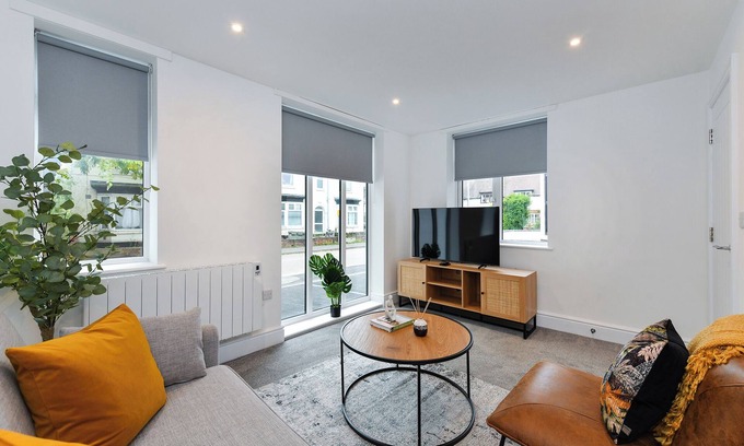 Beeston Apartment | Stylish Flat Near Nature, Uni & Town Centre w/Parking