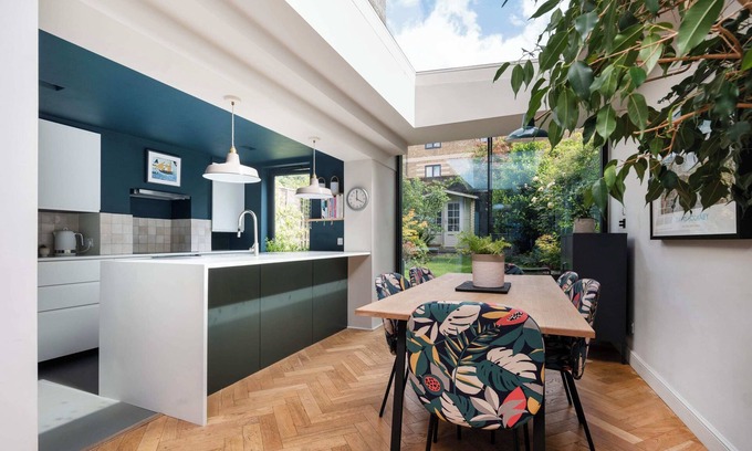 Hackney Apartment | Stylish Flat with Private Garden in Hackney