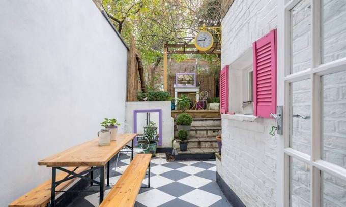 Shepherd's Bush Apartment | Stylish flat with private yard in Shepherd’s Bush