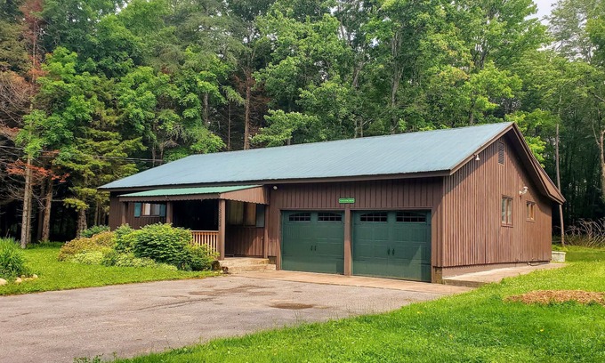 Town of Lyonsdale Cabin | Stylish four seasons retreat in the woods