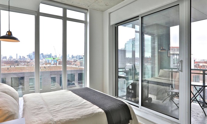 Beaconsfield Village Condo | Stylish Fully-Furnished Condo in Trendy Queen West, Downtown Toronto