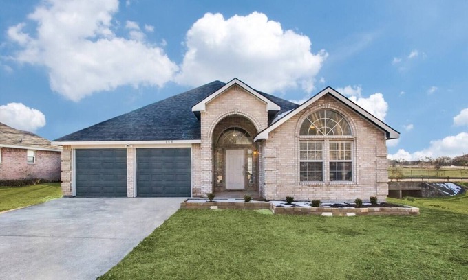 Elmo House | Stylish Fun Rockwall Getaway