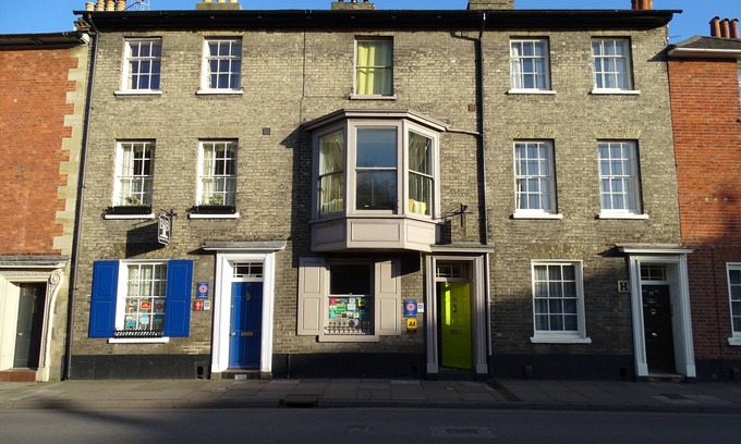 Salisbury House | Stylish Georgian Town House in the heart of Salisbury