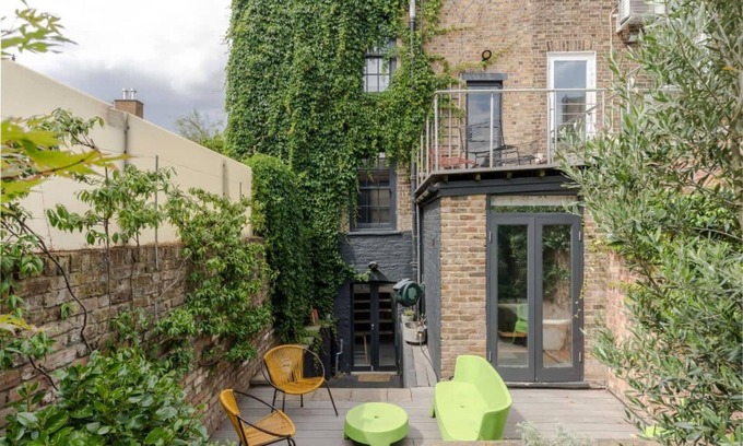 Islington Apartment | Stylish Georgian Townhouse w Sun Terrace Garden