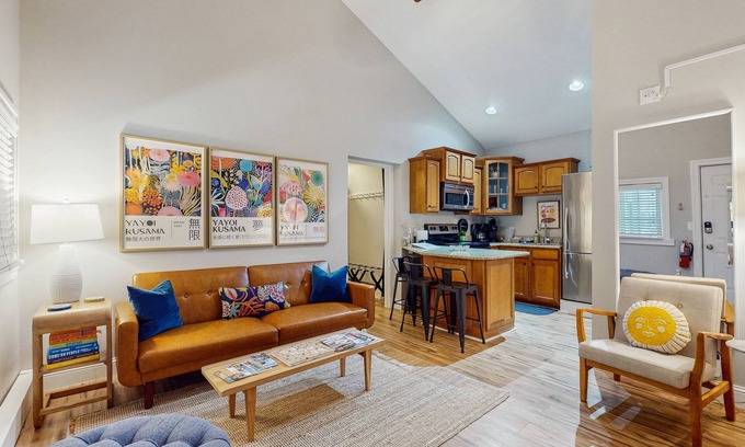 Saugatuck Condo | Stylish, ground-floor getaway between Saugatuck & Douglas, walk to it all!