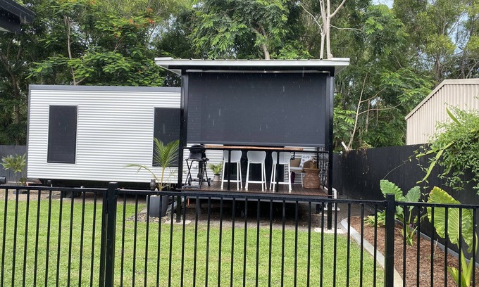 Holloways Beach Cabin | Stylish guesthouse short bush walk to beautiful swim beach.