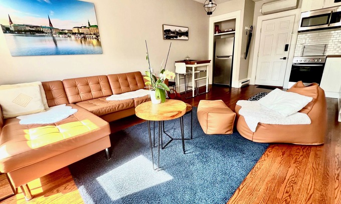 Perth Apartment | Stylish Heritage Downtown Gem near Stewart Park and Tay Basin