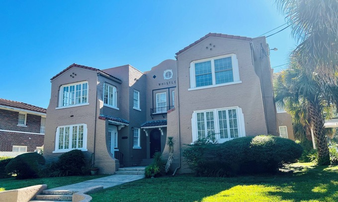 Riverside Apartment | Stylish Historical Charm & Modern Comfort 2-bedroom Apartment in Riverside