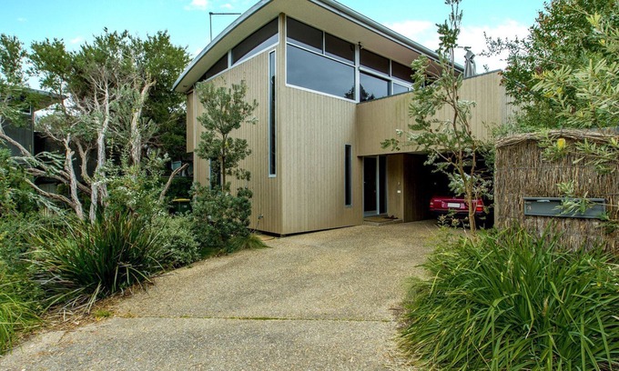 Inverloch House | Stylish Holiday Home opposite Surf