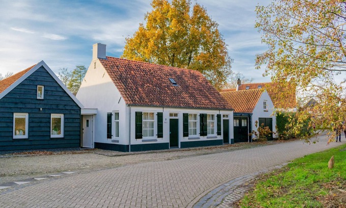 Oosterhout House | Stylish holiday home with enclosed garden