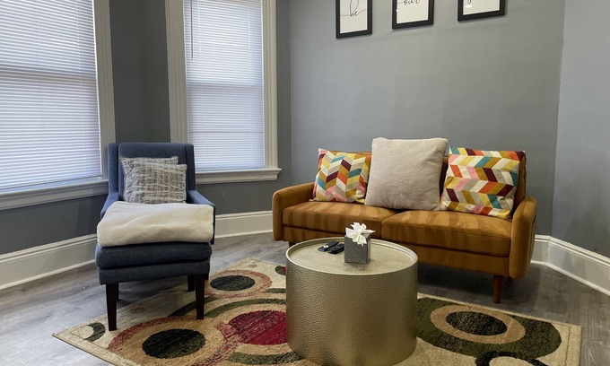 West Orange Apartment | STYLISH HOME 20 MINS AMERICAN DREAM MALL NYC EWR