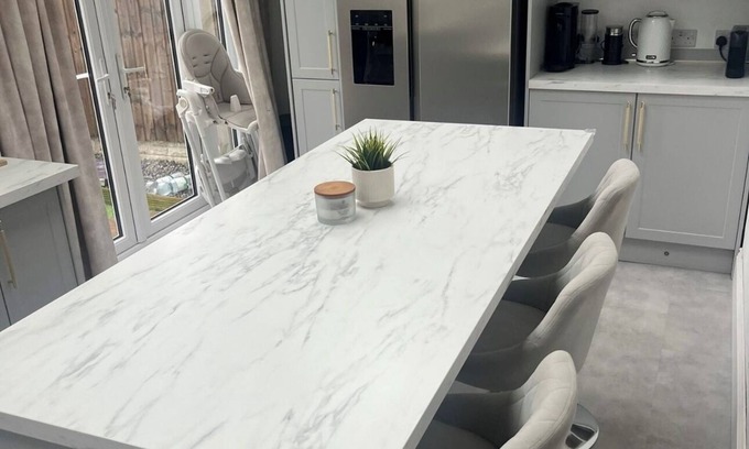 Moreton House | Stylish Home Away from Homen6 Minutes Drive to Beach