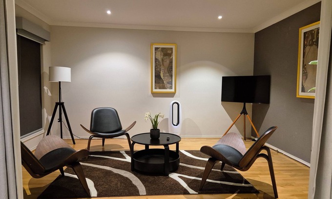 Bell Park House | Stylish Home in Geelong for Large Family or Group