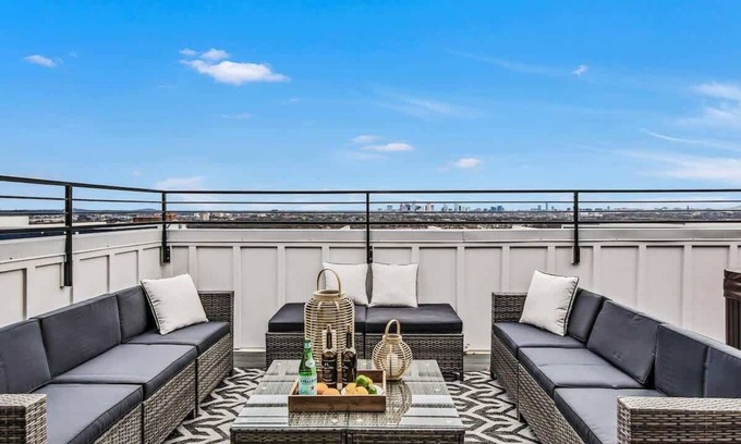 Nashville House | Stylish Home in Nashville - Hot Tub & Rooftop Deck