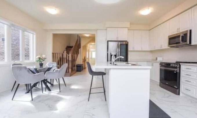 Watertown Apartment | Stylish Home in Waterdown!