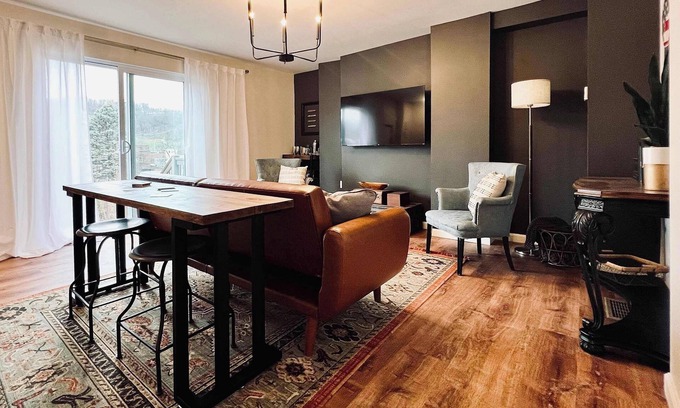 Millvale House | Stylish Home Mins from Downtown & Lawrenceville