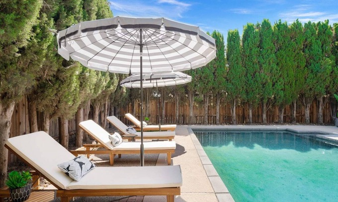 Antelope House | Stylish Home w/ Pool, BBQ, Pool Table