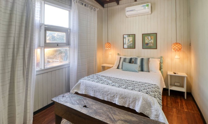 La Cruz House | Stylish hotel suite in family hotel with bay views, fast WiFi, & restaurant
