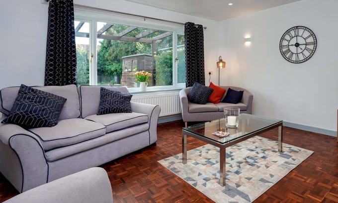 Colchester House | Stylish House - Halstead Road, Colchester