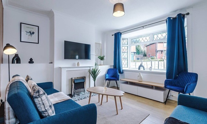 Stalybridge House | Stylish House in Stalybridge WiFi&Parking Sleeps 8 by PureStay Short Lets