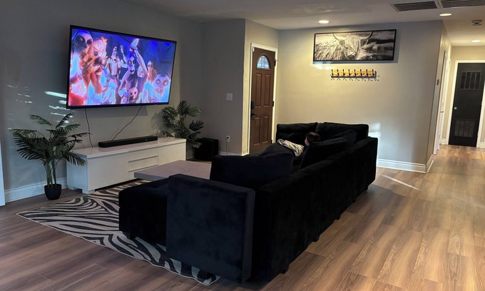 Winchester House | Stylish house with pool close to strip
