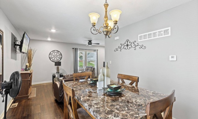 South Kansas City House | Stylish KC 2-BR Getaway — Quick Highway Access & Near Attractions
