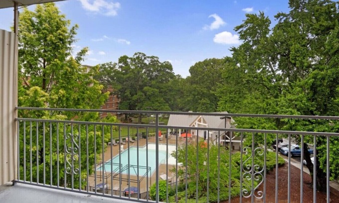 Crabtree Apartment | Stylish King 2BR Suite—in Crabtree Valley Raleigh!