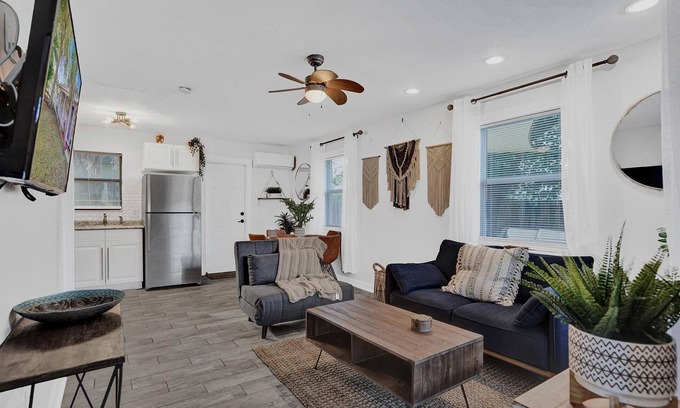 Middle River Terrace House | Stylish King Suite Near Beach, Bars & Dining