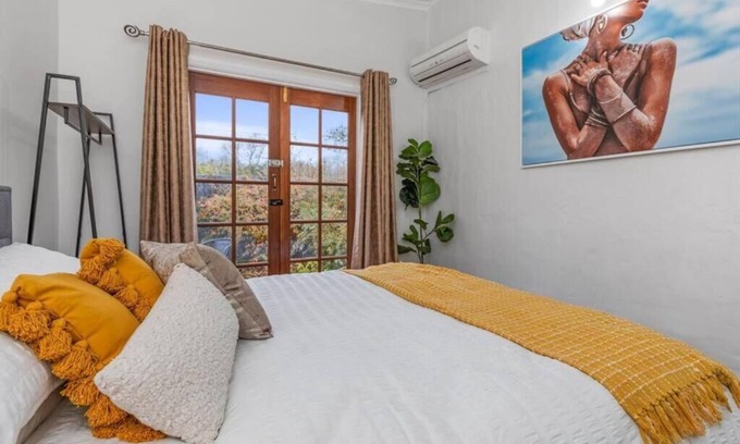 Lake Albert House | Stylish Lake Albert Cottage. Wagga Wagga
