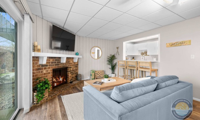 Lake Geneva Condo | Stylish Lake View Condo in Lake Geneva