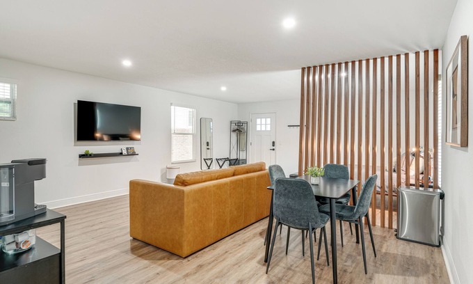 Lakeland Apartment | Stylish Lakeland Studio w/Workspace
