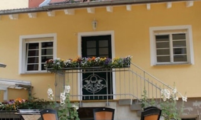 Andreasvorstadt Condo | Stylish living close to the old town, the university and the hospital
