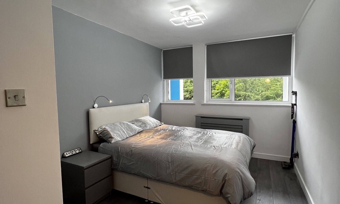 Wythenshawe Apartment | Stylish Living Stays - Luxury Apartment for 3
