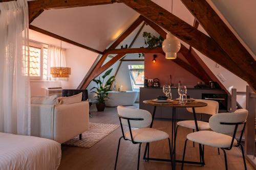 Koningsplein Apartment | Stylish loft Den Haag - The King Swiete - Between city center & the beach - B&B The Swiete