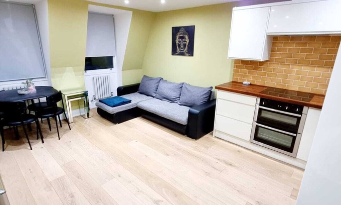 Bow West Apartment | Stylish London Apartment with Terrace & Parking