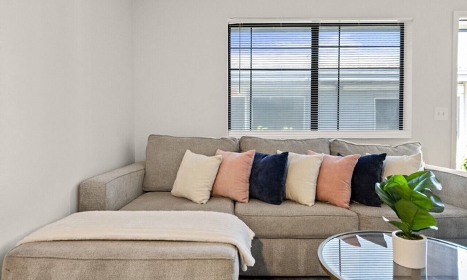 Peaceful Valley Apartment | Stylish LUX BED 2B Oldtown Scottsdale Free Parking