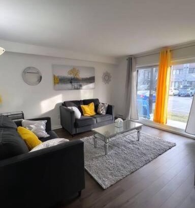 Aylmer Apartment | Stylish Luxe Space with Free Parking