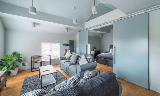 Henley Apartment | Stylish luxury apartment in Henley town center