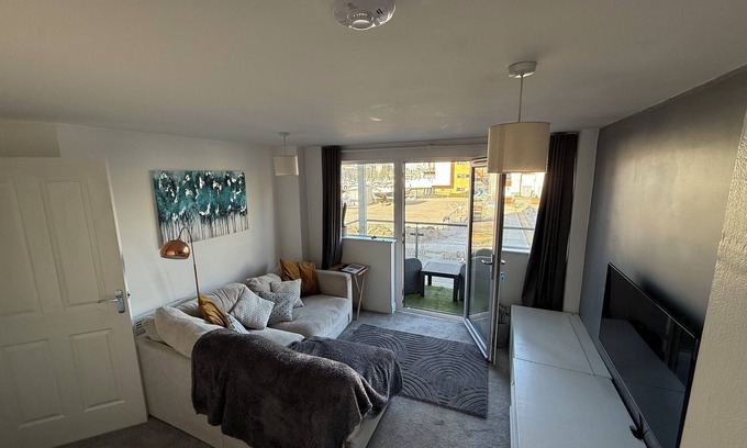 Portishead Apartment | Stylish Marina Apartment with Stunning Views