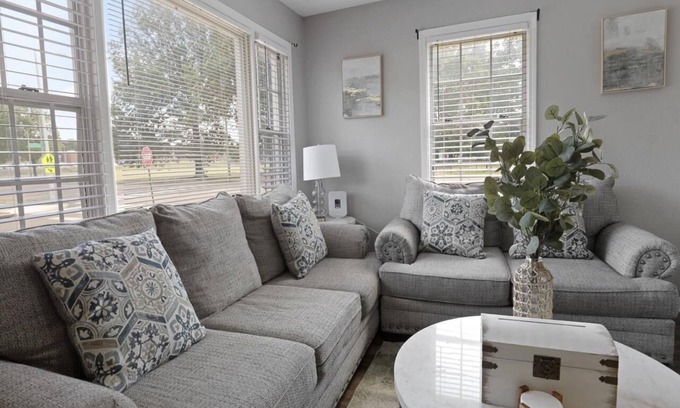 University District House | Stylish Memphis Home w/Large Yard + Cozy Interior