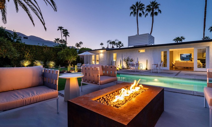 Warm Sands House | Stylish Mid-Century Home