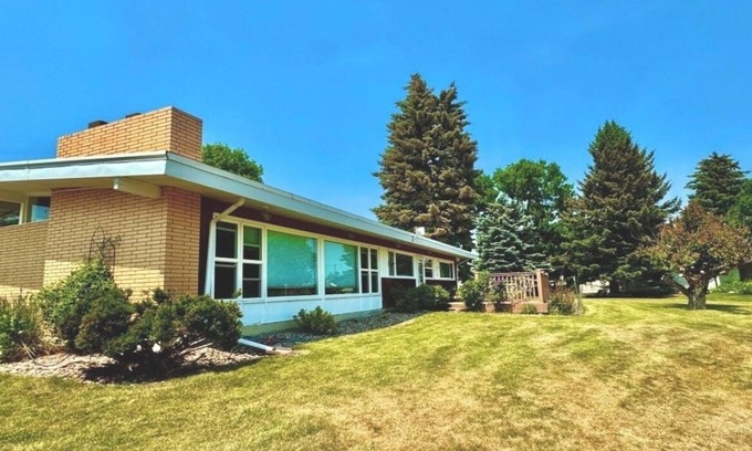 Fort Benton House | Stylish Mid Century 4-Bedroom House in Fort Benton